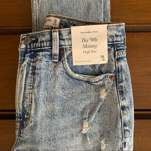 Abercrombie 90s High Rise Skinny Jeans Light Acid Wash SZ 28 NWT